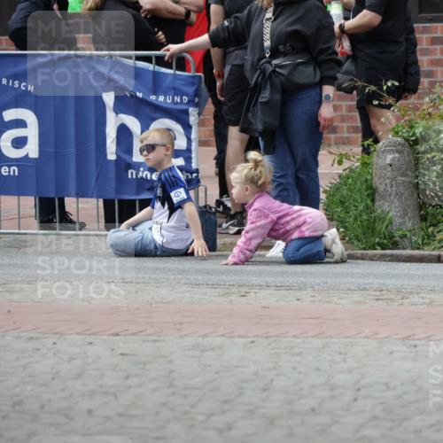 10.05.2026 - 8. Wedeler Halbmarathon Yannick Fuchs http://msf.ph/oto/9731103 10.05.2026 12:19:06 Ziel 3, 88 meine-sportfotos.de