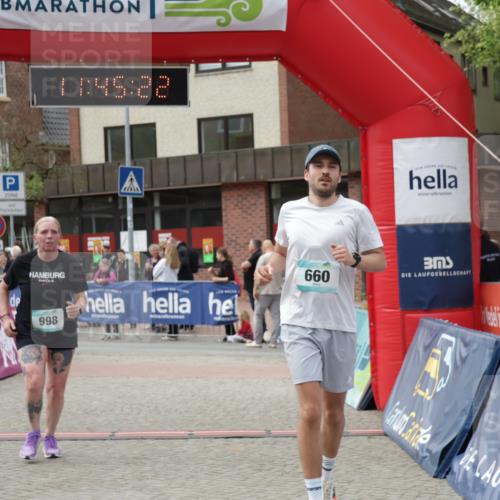 10.05.2026 - 8. Wedeler Halbmarathon Yannick Fuchs http://msf.ph/oto/9731114 10.05.2026 11:45:21 Ziel 660, 998 meine-sportfotos.de