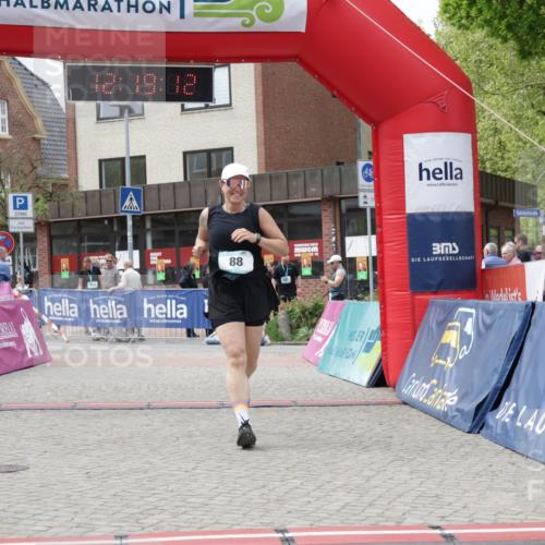 10.05.2026 - 8. Wedeler Halbmarathon Yannick Fuchs http://msf.ph/oto/9731146 10.05.2026 12:19:10 Ziel 88 meine-sportfotos.de