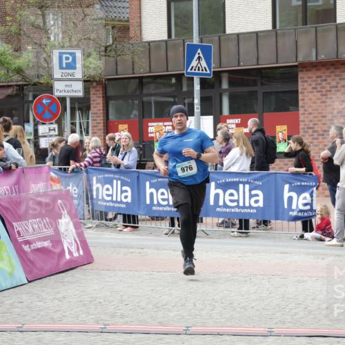 10.05.2026 - 8. Wedeler Halbmarathon Yannick Fuchs http://msf.ph/oto/9731157 10.05.2026 11:45:27 Ziel 976 meine-sportfotos.de