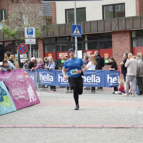 10.05.2026 - 8. Wedeler Halbmarathon Yannick Fuchs http://msf.ph/oto/9731161 10.05.2026 11:45:27 Ziel 976 meine-sportfotos.de