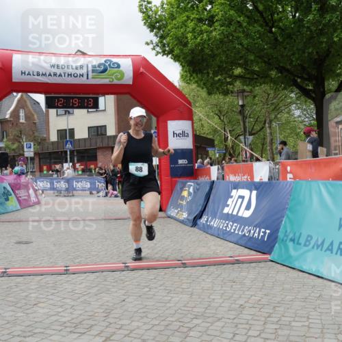 10.05.2026 - 8. Wedeler Halbmarathon Yannick Fuchs http://msf.ph/oto/9731172 10.05.2026 12:19:11 Ziel 88 meine-sportfotos.de