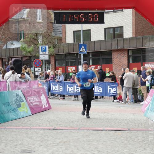 10.05.2026 - 8. Wedeler Halbmarathon Yannick Fuchs http://msf.ph/oto/9731179 10.05.2026 11:45:28 Ziel 976 meine-sportfotos.de
