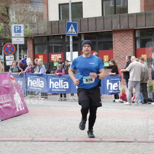 10.05.2026 - 8. Wedeler Halbmarathon Yannick Fuchs http://msf.ph/oto/9731183 10.05.2026 11:45:29 Ziel 976 meine-sportfotos.de