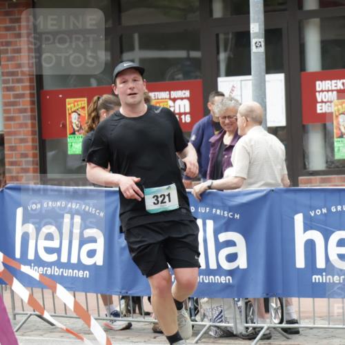10.05.2026 - 8. Wedeler Halbmarathon Yannick Fuchs http://msf.ph/oto/9731184 10.05.2026 12:19:22 Ziel 321 meine-sportfotos.de