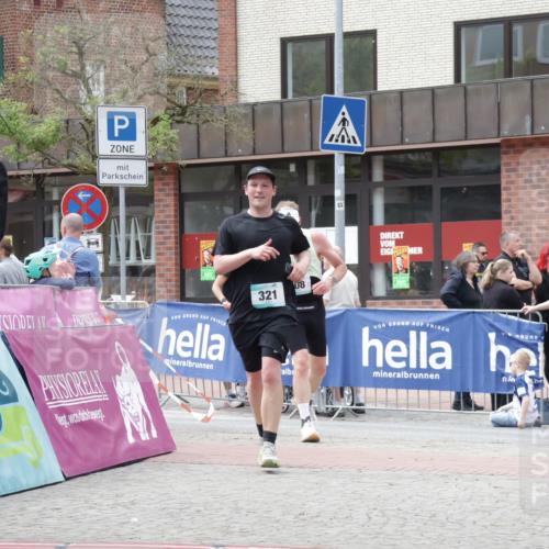 10.05.2026 - 8. Wedeler Halbmarathon Yannick Fuchs http://msf.ph/oto/9731193 10.05.2026 12:19:23 Ziel 321, 708 meine-sportfotos.de