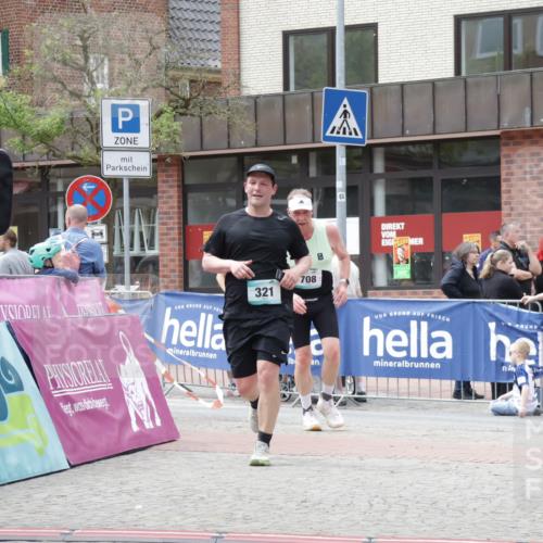 10.05.2026 - 8. Wedeler Halbmarathon Yannick Fuchs http://msf.ph/oto/9731197 10.05.2026 12:19:23 Ziel 321, 708 meine-sportfotos.de