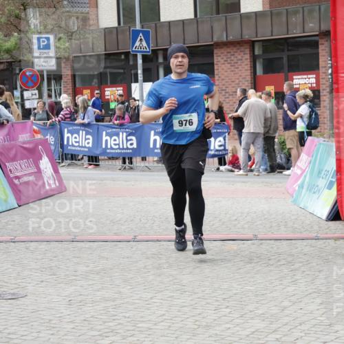 10.05.2026 - 8. Wedeler Halbmarathon Yannick Fuchs http://msf.ph/oto/9731199 10.05.2026 11:45:29 Ziel 976 meine-sportfotos.de