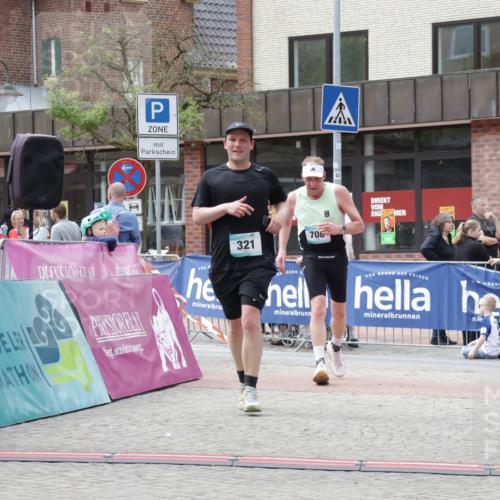 10.05.2026 - 8. Wedeler Halbmarathon Yannick Fuchs http://msf.ph/oto/9731207 10.05.2026 12:19:24 Ziel 321, 708 meine-sportfotos.de