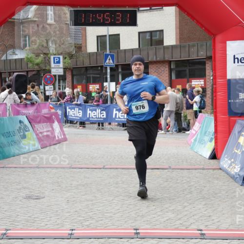 10.05.2026 - 8. Wedeler Halbmarathon Yannick Fuchs http://msf.ph/oto/9731211 10.05.2026 11:45:29 Ziel 976 meine-sportfotos.de