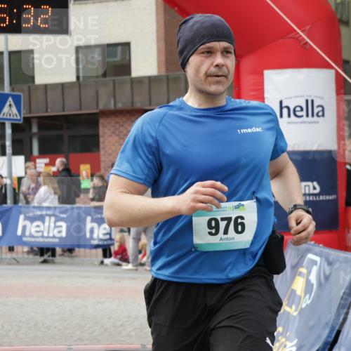 10.05.2026 - 8. Wedeler Halbmarathon Yannick Fuchs http://msf.ph/oto/9731231 10.05.2026 11:45:31 Ziel 976, 2186 meine-sportfotos.de