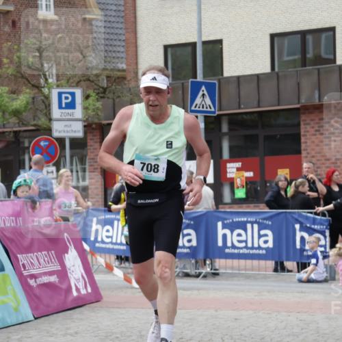 10.05.2026 - 8. Wedeler Halbmarathon Yannick Fuchs http://msf.ph/oto/9731233 10.05.2026 12:19:27 Ziel 242, 321, 708 meine-sportfotos.de