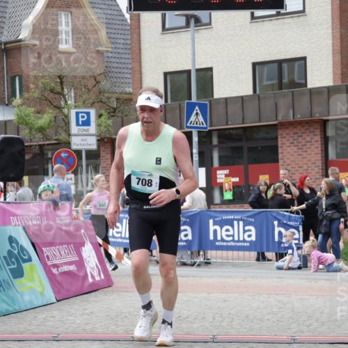 10.05.2026 - 8. Wedeler Halbmarathon Yannick Fuchs http://msf.ph/oto/9731238 10.05.2026 12:19:27 Ziel 242, 321, 708 meine-sportfotos.de