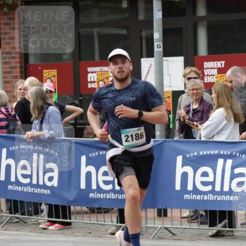 10.05.2026 - 8. Wedeler Halbmarathon Yannick Fuchs http://msf.ph/oto/9731243 10.05.2026 11:45:33 Ziel 976, 2186 meine-sportfotos.de
