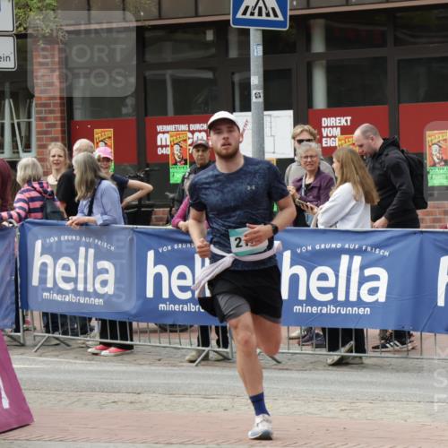 10.05.2026 - 8. Wedeler Halbmarathon Yannick Fuchs http://msf.ph/oto/9731248 10.05.2026 11:45:33 Ziel 976, 2186 meine-sportfotos.de