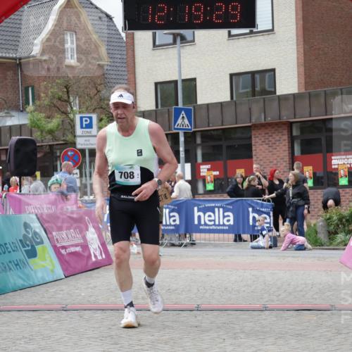 10.05.2026 - 8. Wedeler Halbmarathon Yannick Fuchs http://msf.ph/oto/9731249 10.05.2026 12:19:27 Ziel 242, 321, 708 meine-sportfotos.de