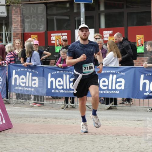 10.05.2026 - 8. Wedeler Halbmarathon Yannick Fuchs http://msf.ph/oto/9731252 10.05.2026 11:45:33 Ziel 976, 2186 meine-sportfotos.de