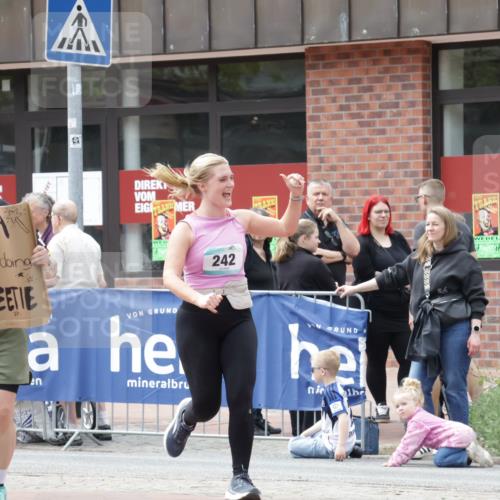 10.05.2026 - 8. Wedeler Halbmarathon Yannick Fuchs http://msf.ph/oto/9731257 10.05.2026 12:19:28 Ziel 242, 321, 358, 708 meine-sportfotos.de