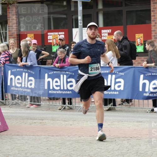 10.05.2026 - 8. Wedeler Halbmarathon Yannick Fuchs http://msf.ph/oto/9731258 10.05.2026 11:45:33 Ziel 976, 2186 meine-sportfotos.de