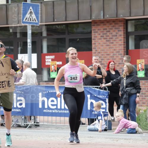 10.05.2026 - 8. Wedeler Halbmarathon Yannick Fuchs http://msf.ph/oto/9731262 10.05.2026 12:19:29 Ziel 242, 321, 358, 708 meine-sportfotos.de