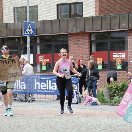 10.05.2026 - 8. Wedeler Halbmarathon Yannick Fuchs http://msf.ph/oto/9731272 10.05.2026 12:19:29 Ziel 242, 321, 358, 708 meine-sportfotos.de