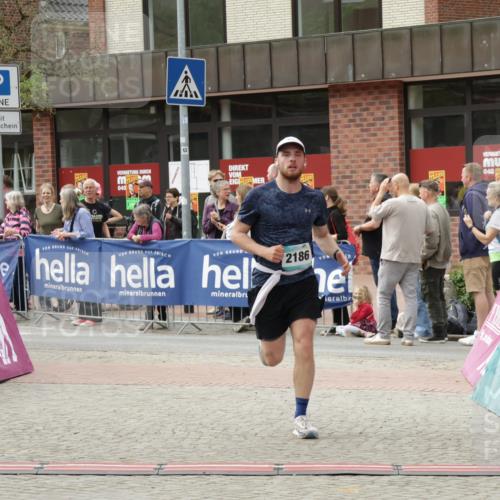 10.05.2026 - 8. Wedeler Halbmarathon Yannick Fuchs http://msf.ph/oto/9731279 10.05.2026 11:45:34 Ziel 367, 976, 2186 meine-sportfotos.de
