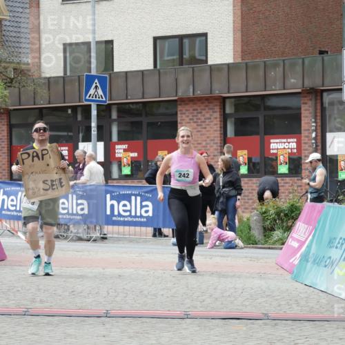 10.05.2026 - 8. Wedeler Halbmarathon Yannick Fuchs http://msf.ph/oto/9731282 10.05.2026 12:19:29 Ziel 242, 321, 358, 708 meine-sportfotos.de