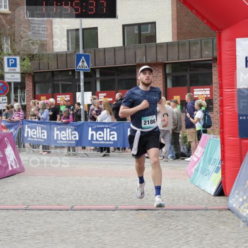 10.05.2026 - 8. Wedeler Halbmarathon Yannick Fuchs http://msf.ph/oto/9731283 10.05.2026 11:45:35 Ziel 367, 976, 2186 meine-sportfotos.de