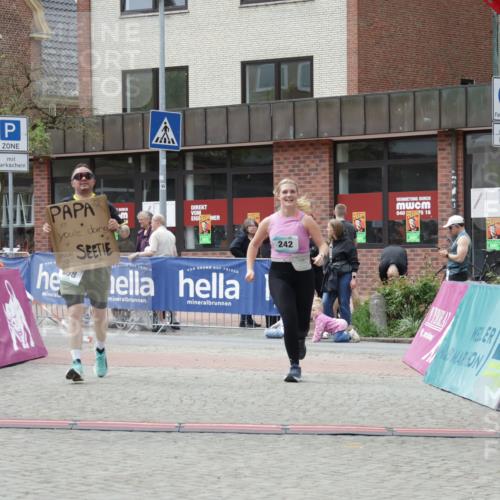 10.05.2026 - 8. Wedeler Halbmarathon Yannick Fuchs http://msf.ph/oto/9731285 10.05.2026 12:19:29 Ziel 242, 321, 358, 708 meine-sportfotos.de