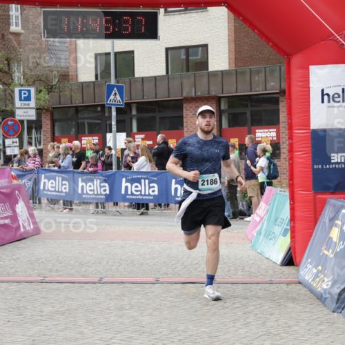 10.05.2026 - 8. Wedeler Halbmarathon Yannick Fuchs http://msf.ph/oto/9731286 10.05.2026 11:45:35 Ziel 367, 976, 2186 meine-sportfotos.de