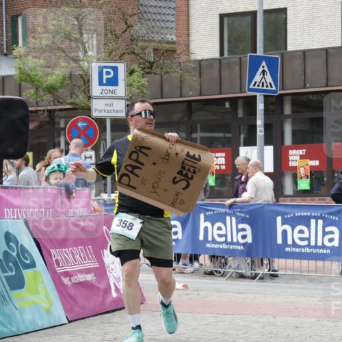 10.05.2026 - 8. Wedeler Halbmarathon Yannick Fuchs http://msf.ph/oto/9731288 10.05.2026 12:19:30 Ziel 242, 321, 358, 708 meine-sportfotos.de