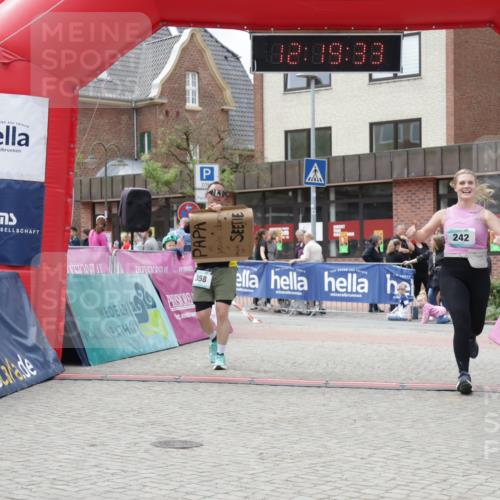 10.05.2026 - 8. Wedeler Halbmarathon Yannick Fuchs http://msf.ph/oto/9731304 10.05.2026 12:19:31 Ziel 242, 321, 358, 708 meine-sportfotos.de