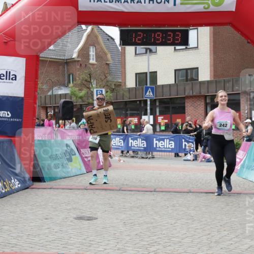 10.05.2026 - 8. Wedeler Halbmarathon Yannick Fuchs http://msf.ph/oto/9731309 10.05.2026 12:19:31 Ziel 242, 321, 358, 708 meine-sportfotos.de