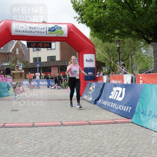 10.05.2026 - 8. Wedeler Halbmarathon Yannick Fuchs http://msf.ph/oto/9731322 10.05.2026 12:19:32 Ziel 242, 358, 708, 2012 meine-sportfotos.de