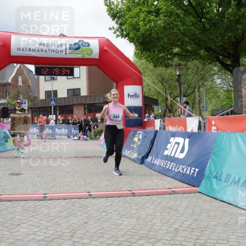 10.05.2026 - 8. Wedeler Halbmarathon Yannick Fuchs http://msf.ph/oto/9731326 10.05.2026 12:19:32 Ziel 242, 358, 708, 2012 meine-sportfotos.de