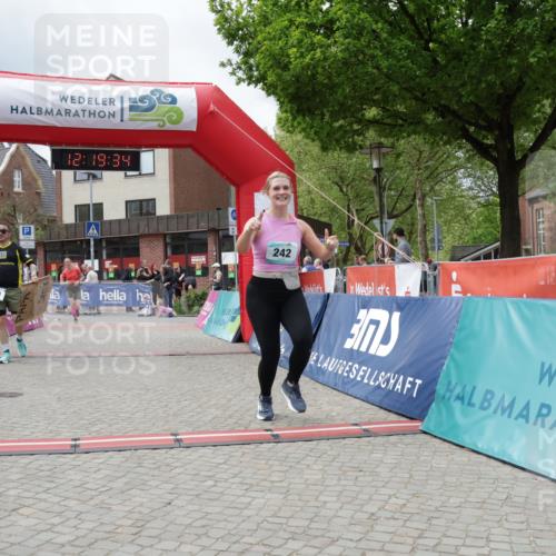 10.05.2026 - 8. Wedeler Halbmarathon Yannick Fuchs http://msf.ph/oto/9731343 10.05.2026 12:19:32 Ziel 242, 358, 708, 2012 meine-sportfotos.de