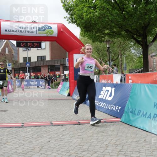 10.05.2026 - 8. Wedeler Halbmarathon Yannick Fuchs http://msf.ph/oto/9731347 10.05.2026 12:19:32 Ziel 242, 358, 708, 2012 meine-sportfotos.de