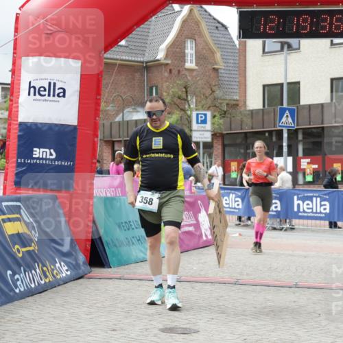 10.05.2026 - 8. Wedeler Halbmarathon Yannick Fuchs http://msf.ph/oto/9731361 10.05.2026 12:19:34 Ziel 242, 358, 2012 meine-sportfotos.de