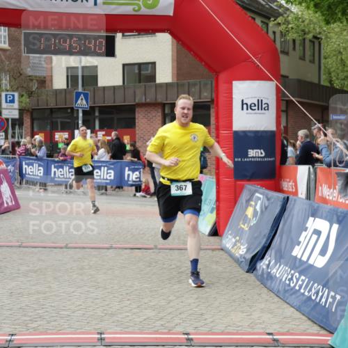 10.05.2026 - 8. Wedeler Halbmarathon Yannick Fuchs http://msf.ph/oto/9731368 10.05.2026 11:45:38 Ziel 367, 370, 2069, 2186 meine-sportfotos.de