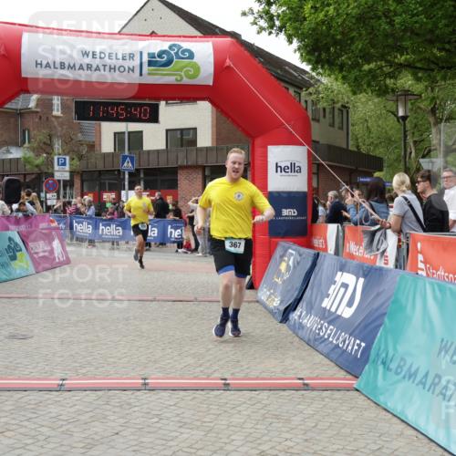 10.05.2026 - 8. Wedeler Halbmarathon Yannick Fuchs http://msf.ph/oto/9731372 10.05.2026 11:45:39 Ziel 367, 370, 2069, 2186 meine-sportfotos.de