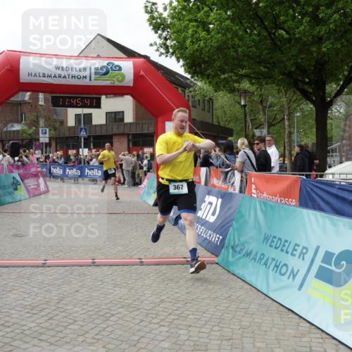 10.05.2026 - 8. Wedeler Halbmarathon Yannick Fuchs http://msf.ph/oto/9731386 10.05.2026 11:45:39 Ziel 367, 370, 2069, 2186 meine-sportfotos.de