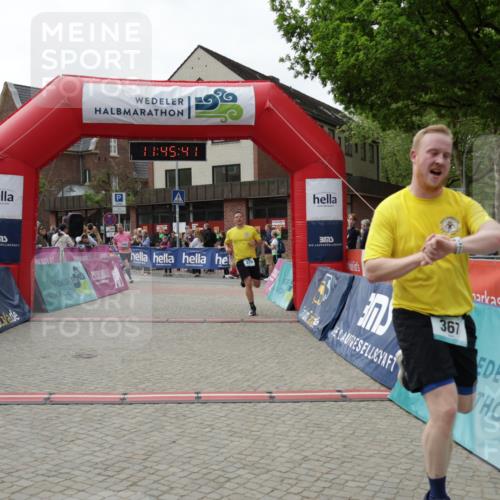 10.05.2026 - 8. Wedeler Halbmarathon Yannick Fuchs http://msf.ph/oto/9731397 10.05.2026 11:45:40 Ziel 367, 370, 460, 2069, 2186 meine-sportfotos.de