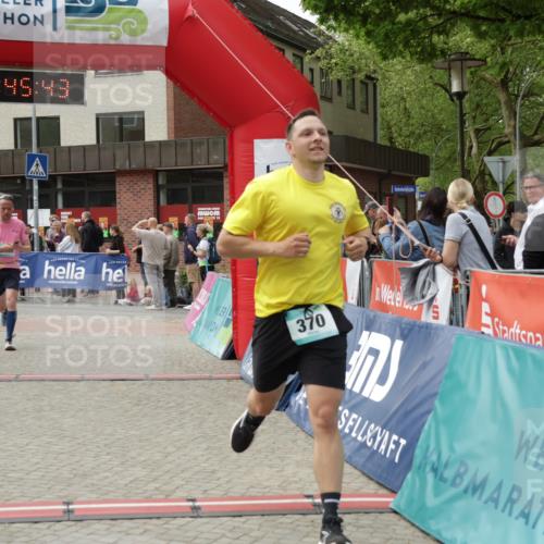 10.05.2026 - 8. Wedeler Halbmarathon Yannick Fuchs http://msf.ph/oto/9731414 10.05.2026 11:45:41 Ziel 367, 370, 459, 460, 2069, 2186 meine-sportfotos.de