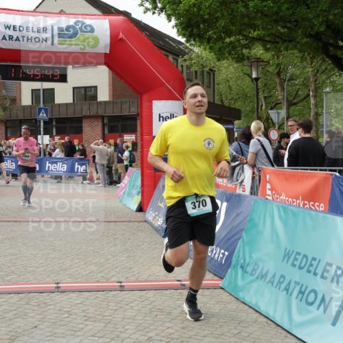 10.05.2026 - 8. Wedeler Halbmarathon Yannick Fuchs http://msf.ph/oto/9731417 10.05.2026 11:45:41 Ziel 367, 370, 459, 460, 2069, 2186 meine-sportfotos.de