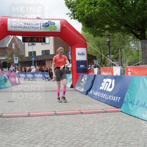 10.05.2026 - 8. Wedeler Halbmarathon Yannick Fuchs http://msf.ph/oto/9731418 10.05.2026 12:19:37 Ziel 242, 358, 2012 meine-sportfotos.de