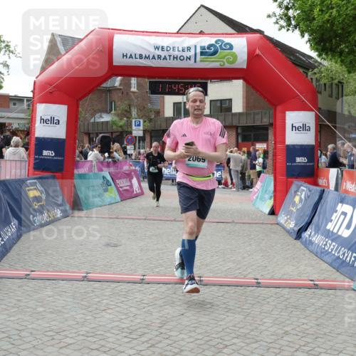 10.05.2026 - 8. Wedeler Halbmarathon Yannick Fuchs http://msf.ph/oto/9731467 10.05.2026 11:45:44 Ziel 367, 370, 459, 460, 2069 meine-sportfotos.de