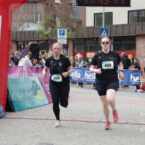 10.05.2026 - 8. Wedeler Halbmarathon Yannick Fuchs http://msf.ph/oto/9731482 10.05.2026 11:45:45 Ziel 370, 459, 460, 2069 meine-sportfotos.de
