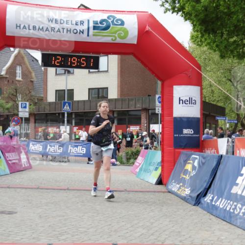 10.05.2026 - 8. Wedeler Halbmarathon Yannick Fuchs http://msf.ph/oto/9731522 10.05.2026 12:19:49 Ziel 327, 1057 meine-sportfotos.de