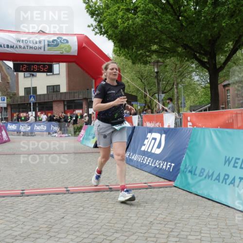 10.05.2026 - 8. Wedeler Halbmarathon Yannick Fuchs http://msf.ph/oto/9731542 10.05.2026 12:19:50 Ziel 327, 1057 meine-sportfotos.de