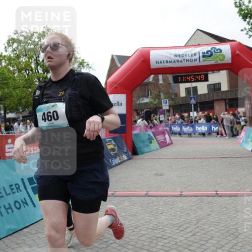 10.05.2026 - 8. Wedeler Halbmarathon Yannick Fuchs http://msf.ph/oto/9731544 10.05.2026 11:45:47 Ziel 443, 459, 460, 2069 meine-sportfotos.de